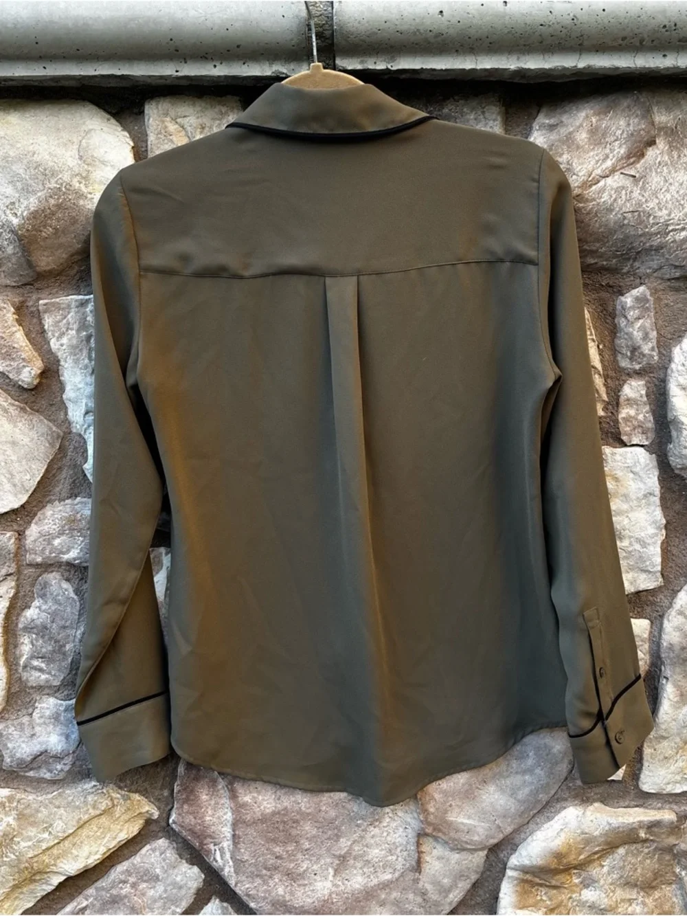 EXPRESS The Portofino Shirt Slim Fit Khaki Black Blouse Size Small - Picture 5 of 8